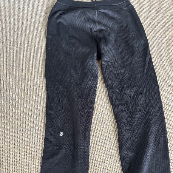 Black lululemon pants like new - Picture 1 of 3